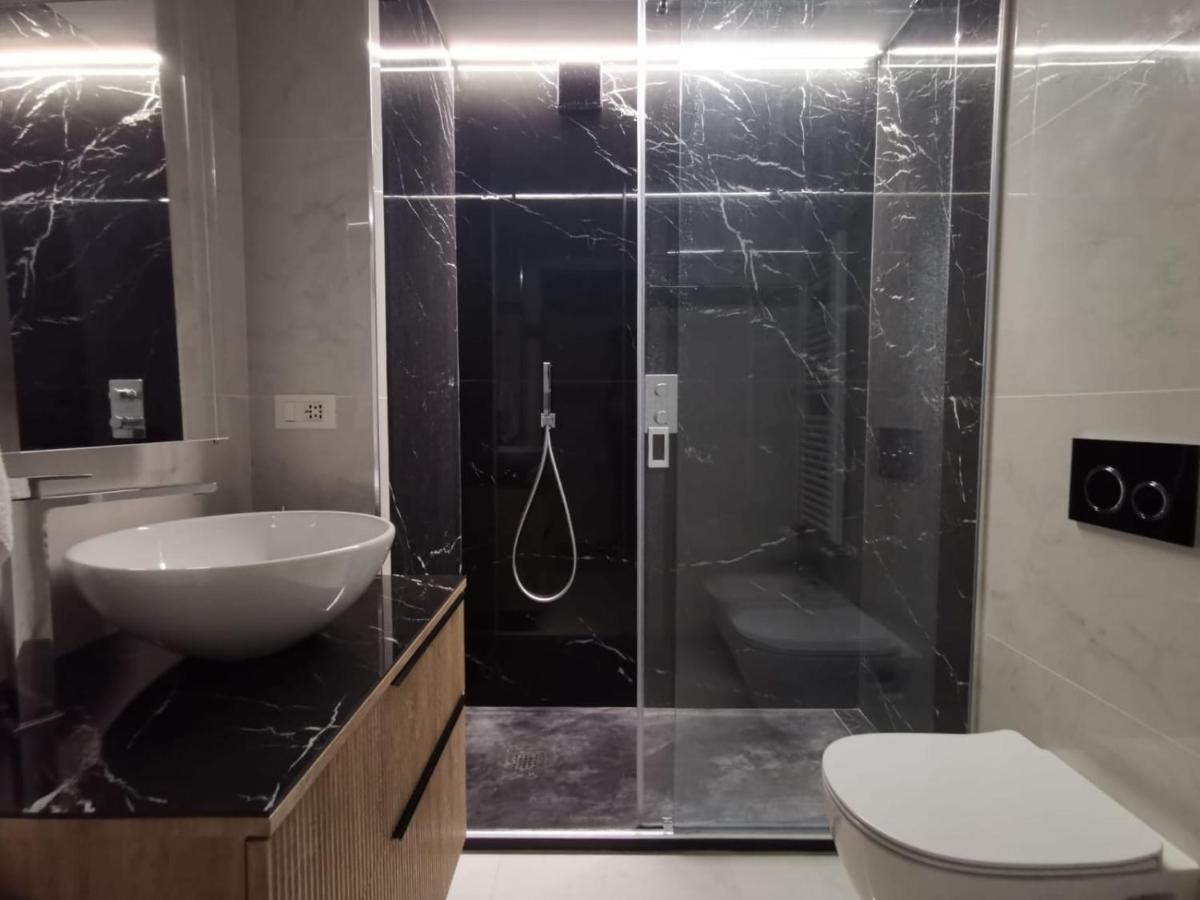Jacuzzi Luxury Apartment In The Town Centre 都灵 外观 照片
