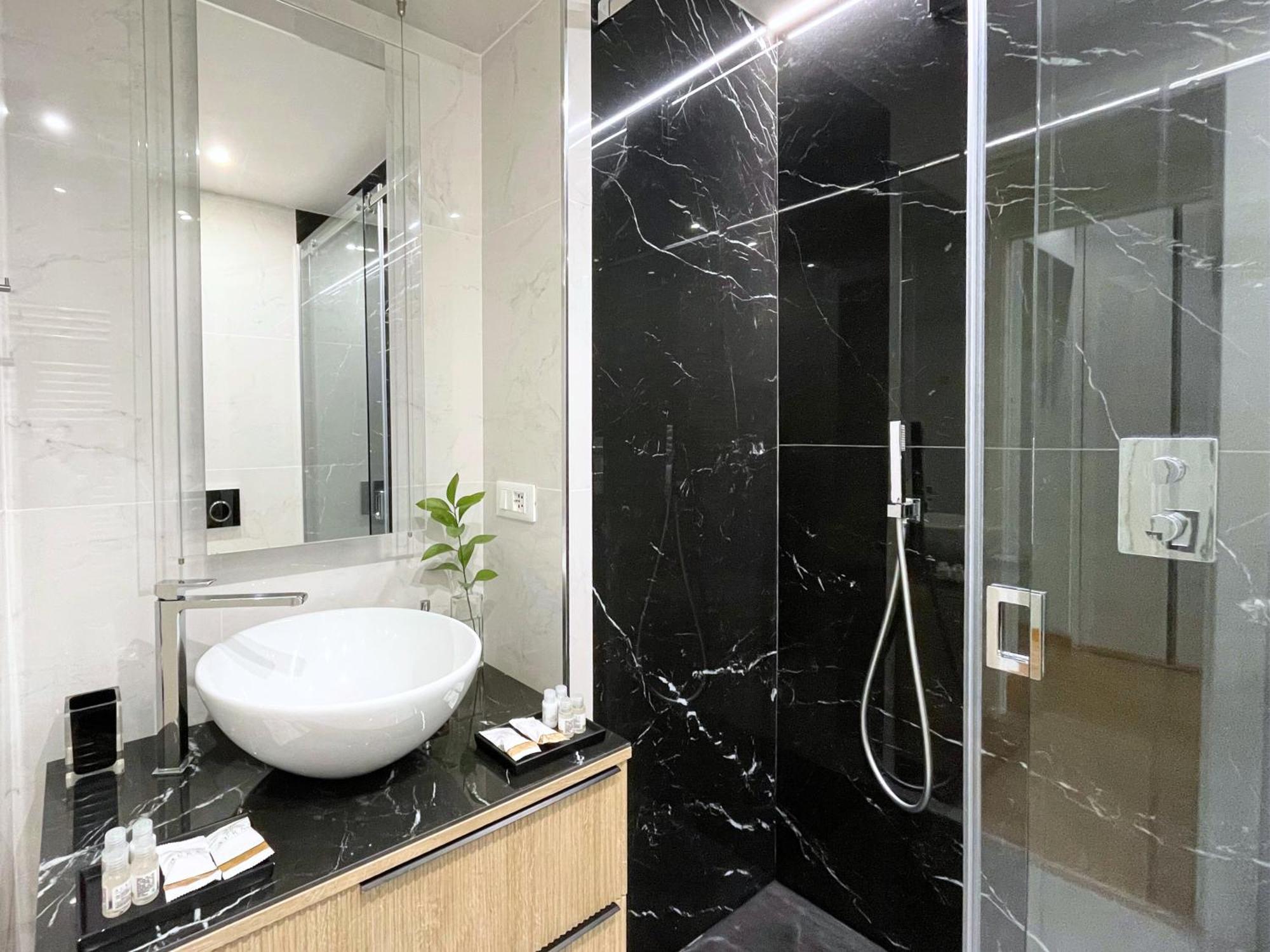 Jacuzzi Luxury Apartment In The Town Centre 都灵 外观 照片